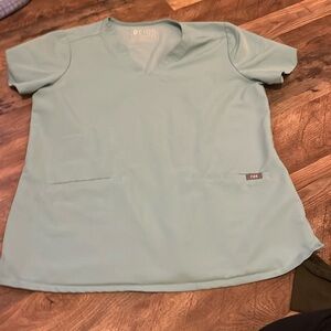 Figs top gently used good condition size medium